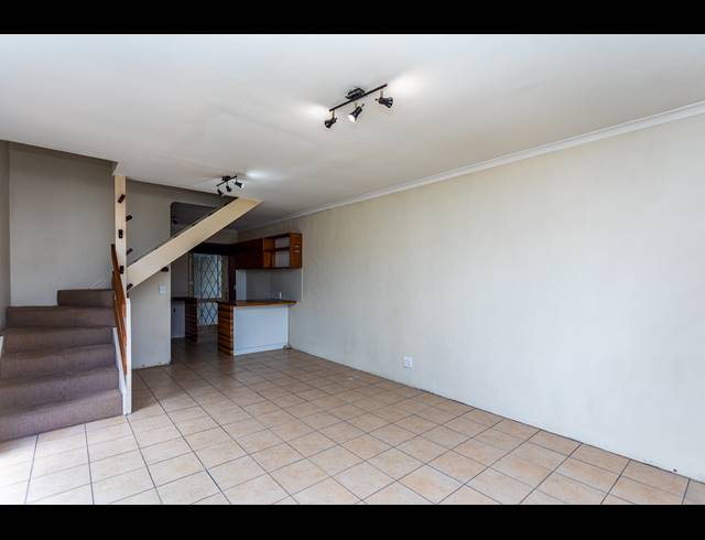 2 BEDROOM FREEHOLD SOLD IN GLENWOOD